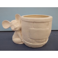 mouse-with-barrel-planter