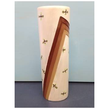 vase-with-line-design